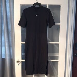 I’m selling a Nike dress only worn once